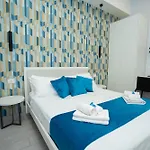 Mida's Boutique 4*
