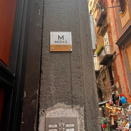 Mida's Boutique 4*