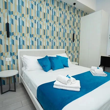 Mida's Boutique 4*